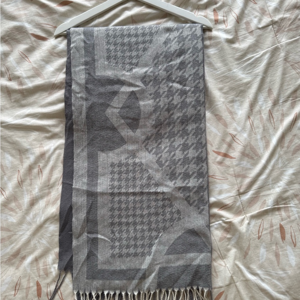 Gray Houndstooth Scarf